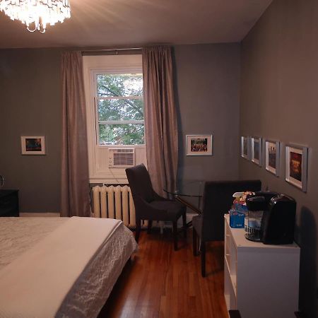 Room With King Bed In Shared 3 Bedroom Downtown Montreal Ngoại thất bức ảnh