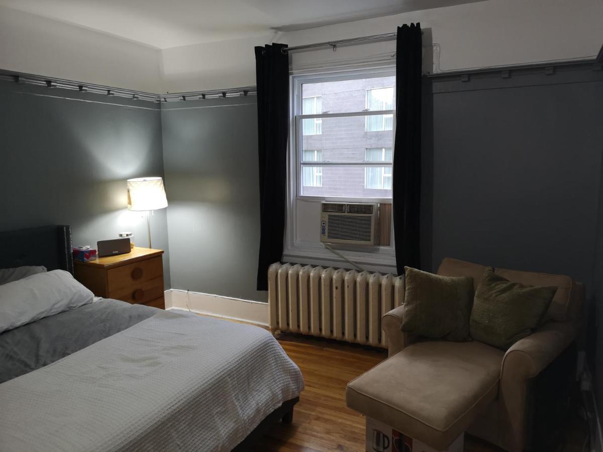 Room With King Bed In Shared 3 Bedroom Downtown Montreal Ngoại thất bức ảnh