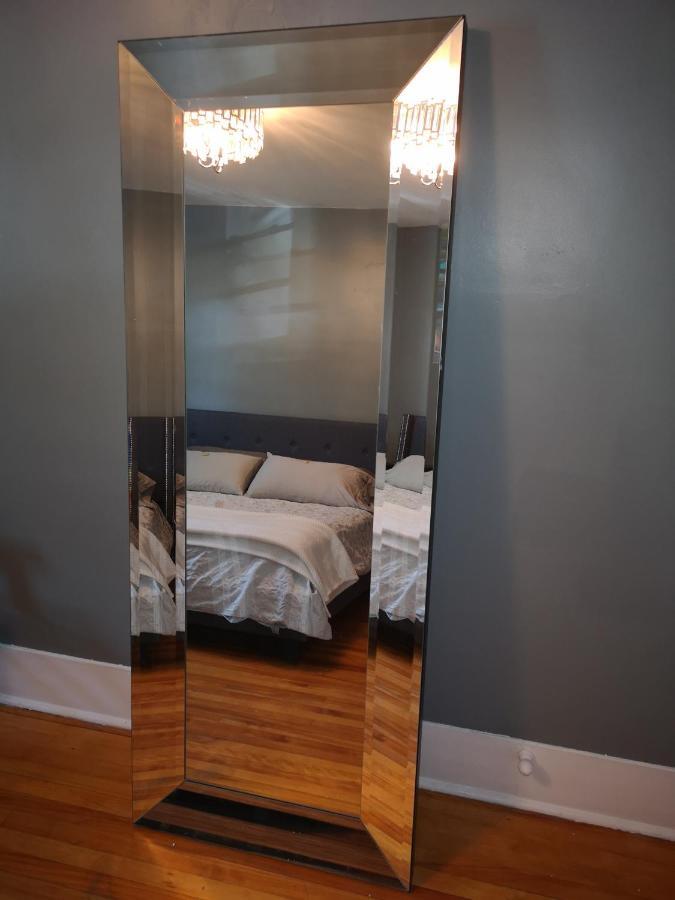 Room With King Bed In Shared 3 Bedroom Downtown Montreal Ngoại thất bức ảnh